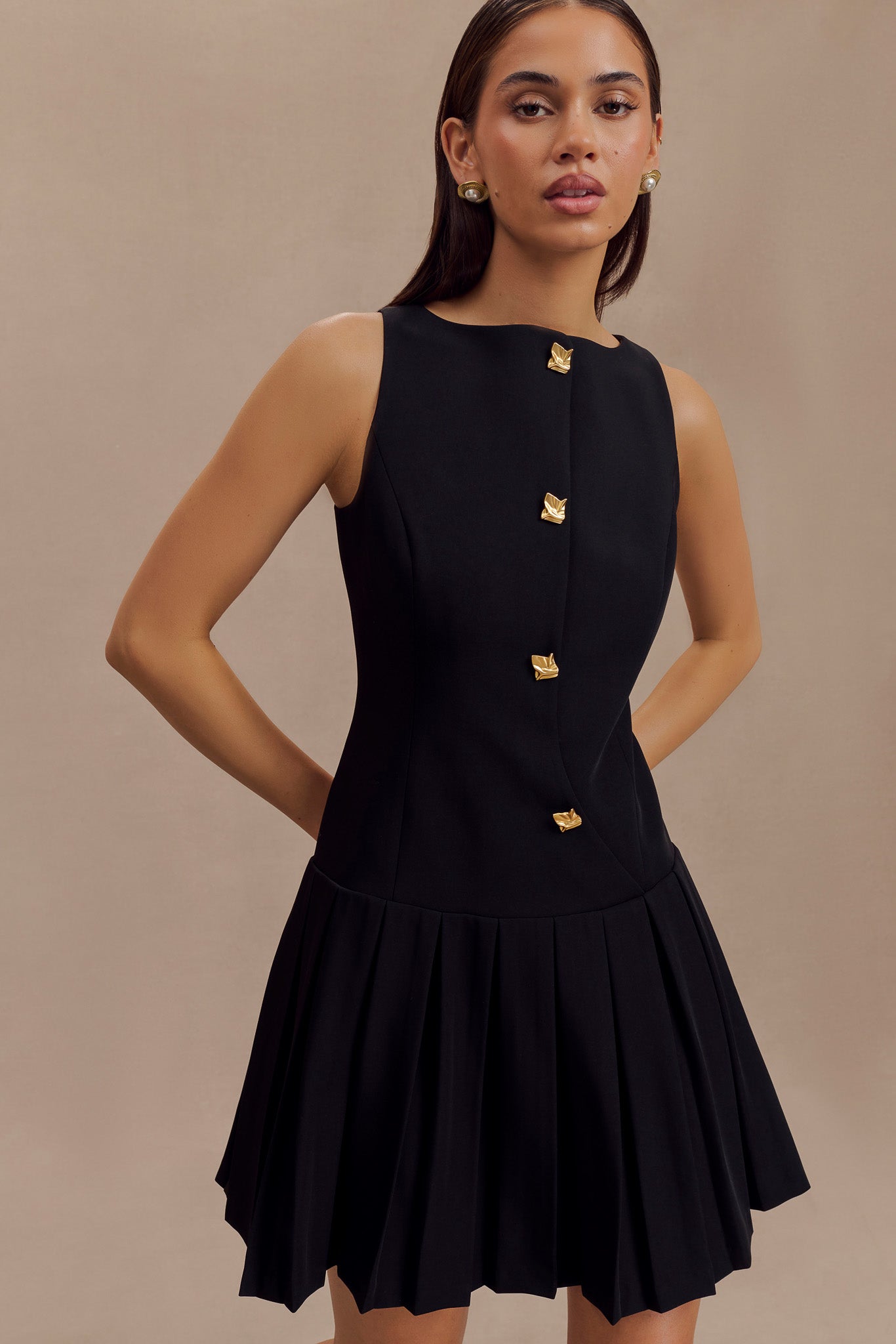 Sleeveless Pleated Mini Dress - Black